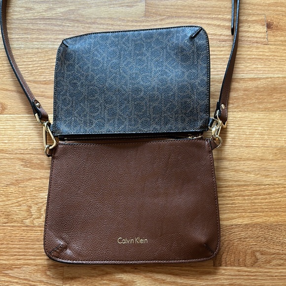 Calvin Klein 2 bags in one! - Picture 2 of 7